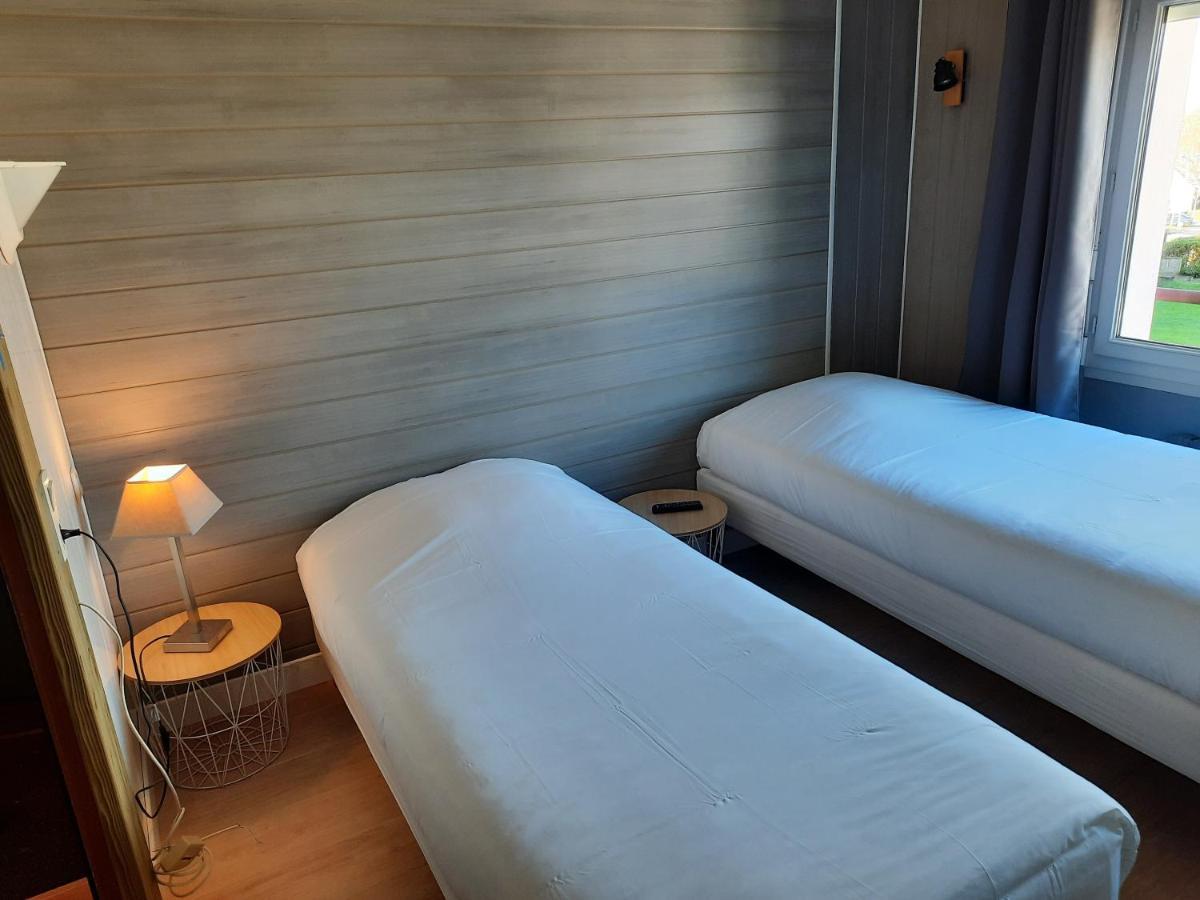 Hotel Des Iles Theix Экстерьер фото