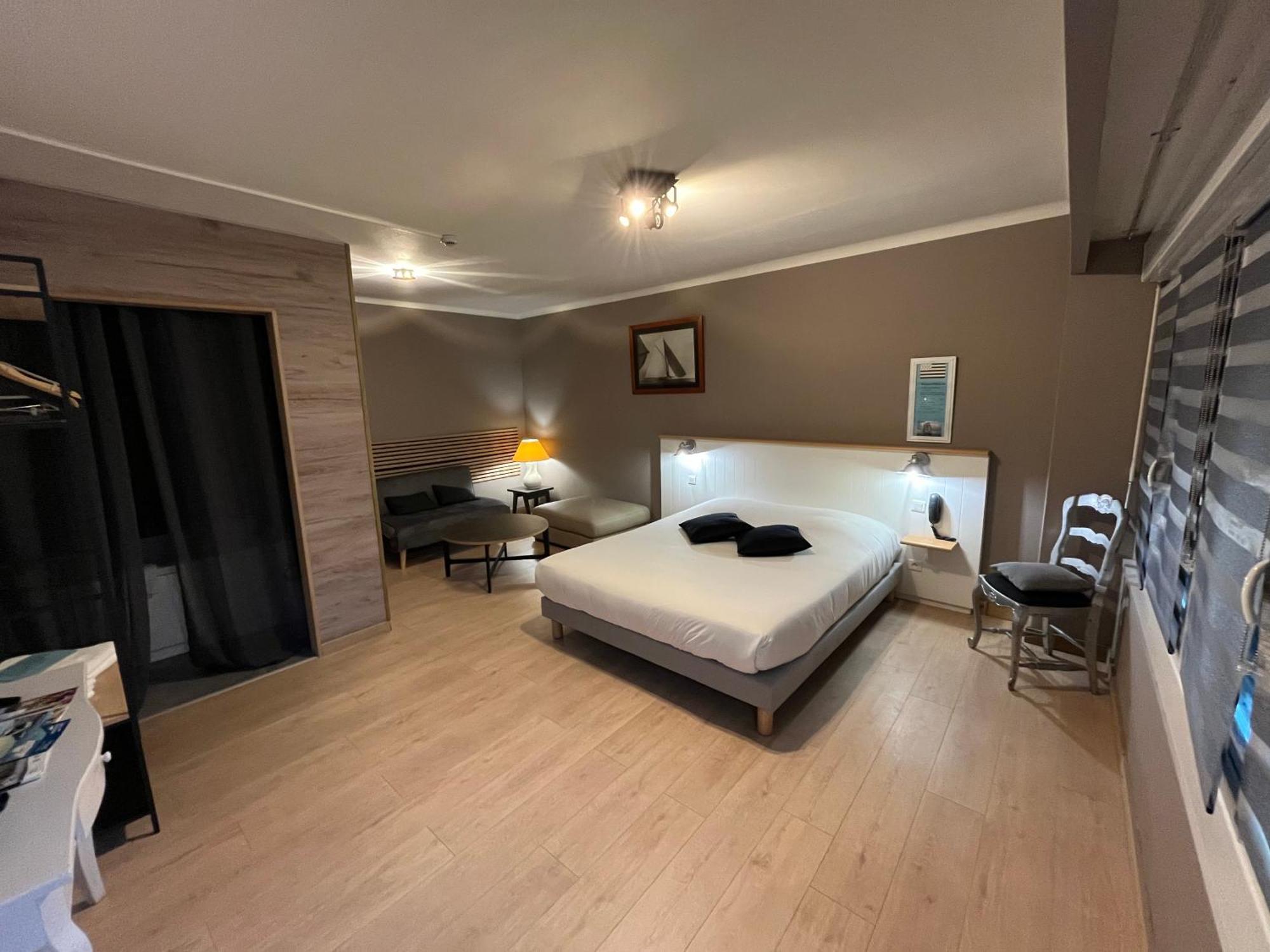 Hotel Des Iles Theix Экстерьер фото
