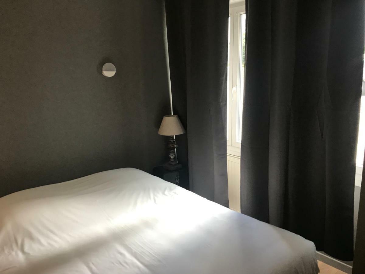 Hotel Des Iles Theix Экстерьер фото